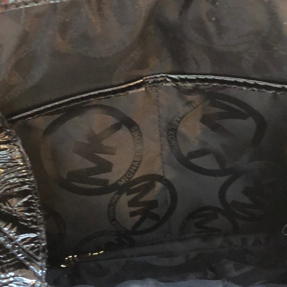 Black patent leather tote/large satchel - Picture 8 of 10